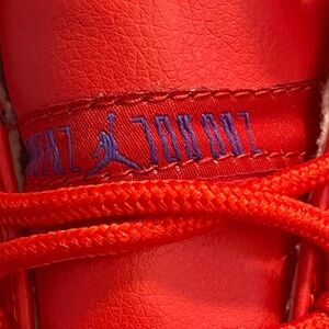 Jordan sneakers 
Condition:used 
Color:red